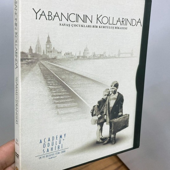 YABANCININ KOLLARINDA SNAPCASE DVD YABANCININ KOLLARINDA SNAPCASE DVD